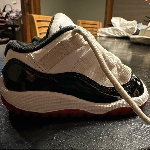 Jordan Retro 11s. Worn once. Size 4c - Picture 4 of 7